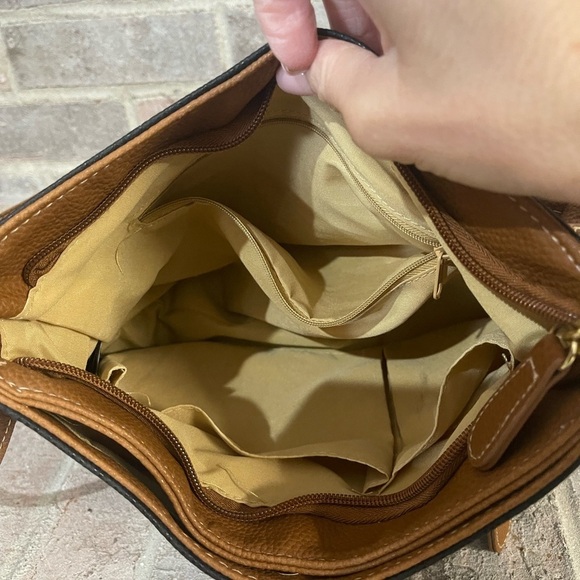 Stone Mountain Accessories Black and Tan Crossbody Bag with Adjustable Strap - Picture 7 of 8